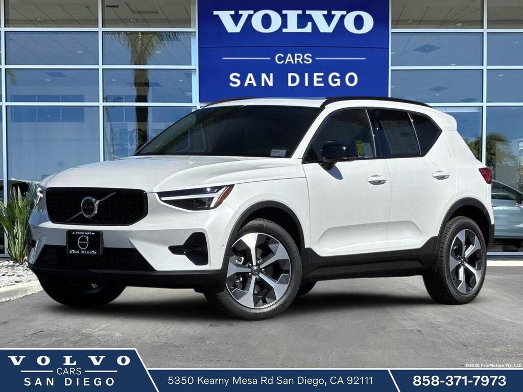 2026 VOLVO XC40