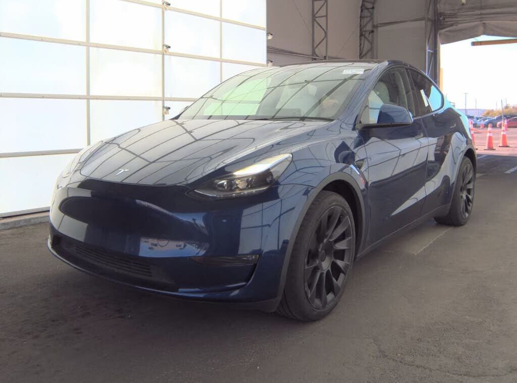 2024 TESLA Model Y