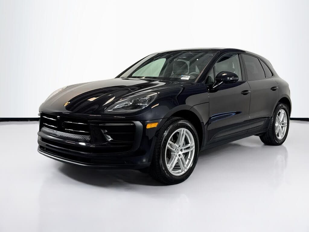 2025 PORSCHE Macan