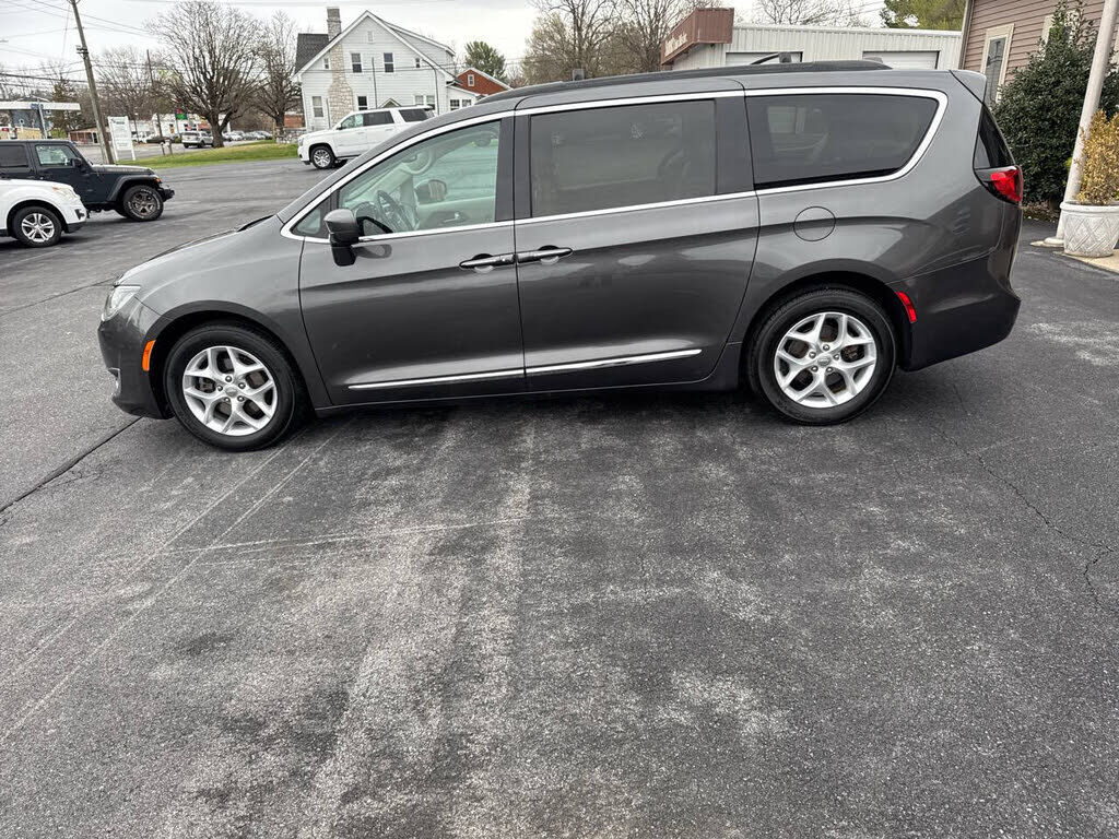 2017 CHRYSLER Pacifica