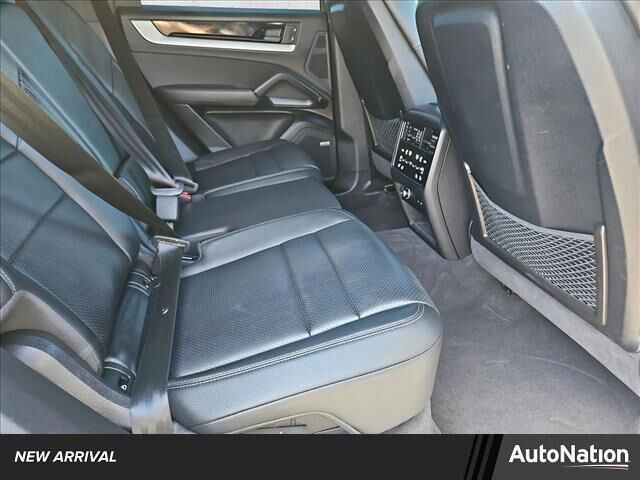 2024 PORSCHE Cayenne