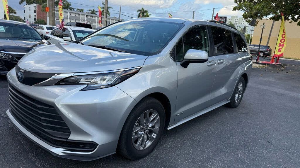 2021 TOYOTA Sienna