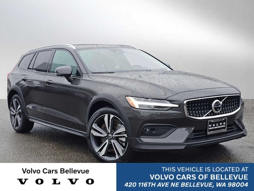 2025 VOLVO V60CC