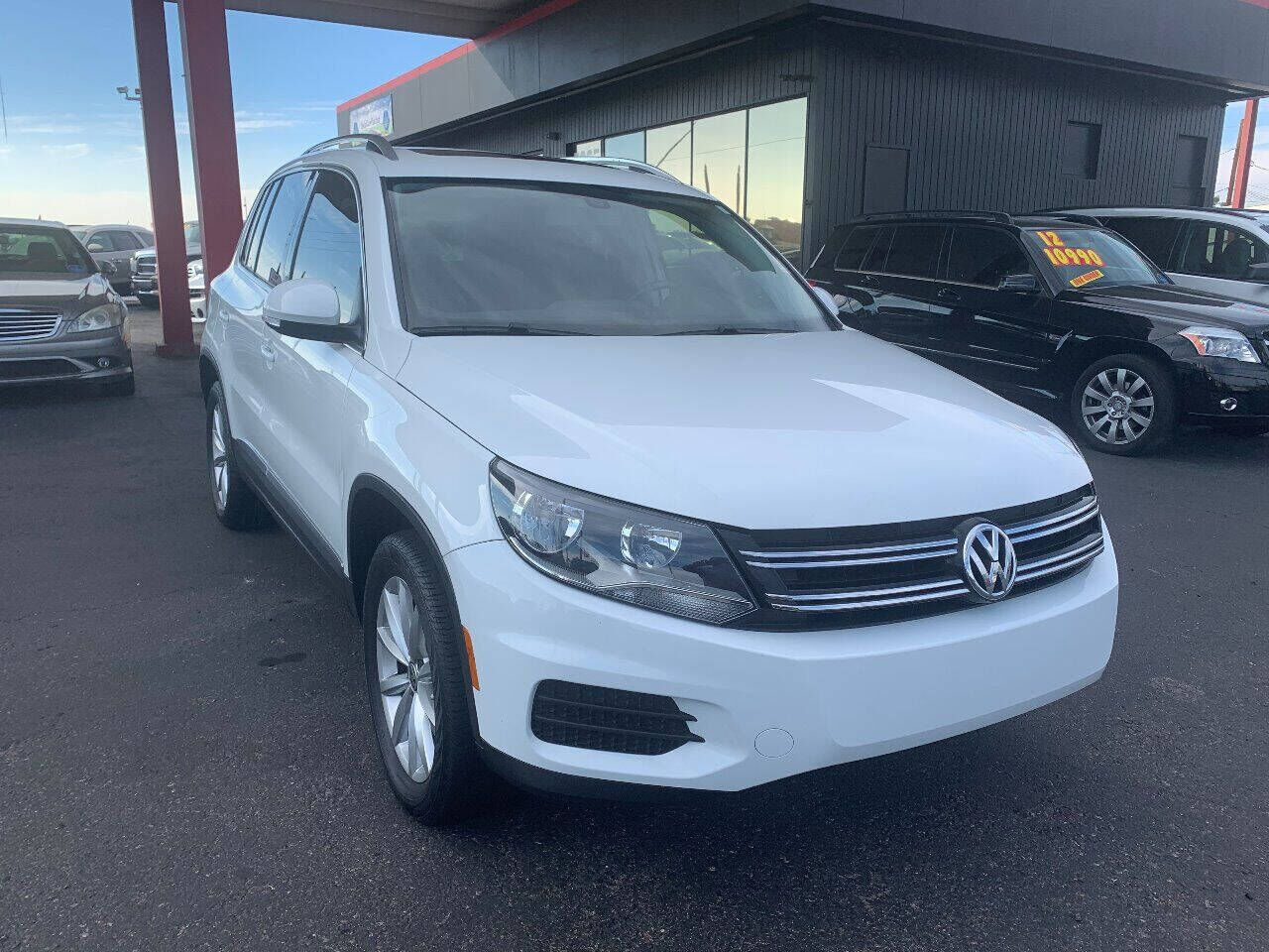 2017 VOLKSWAGEN Tiguan