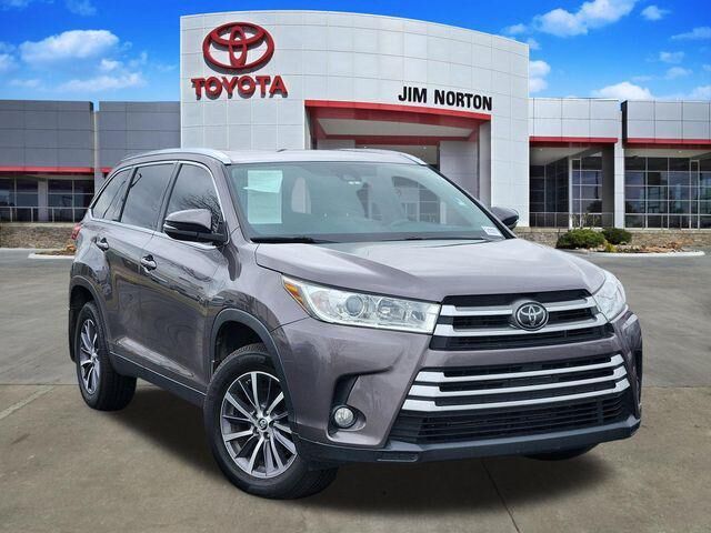 2019 TOYOTA Highlander