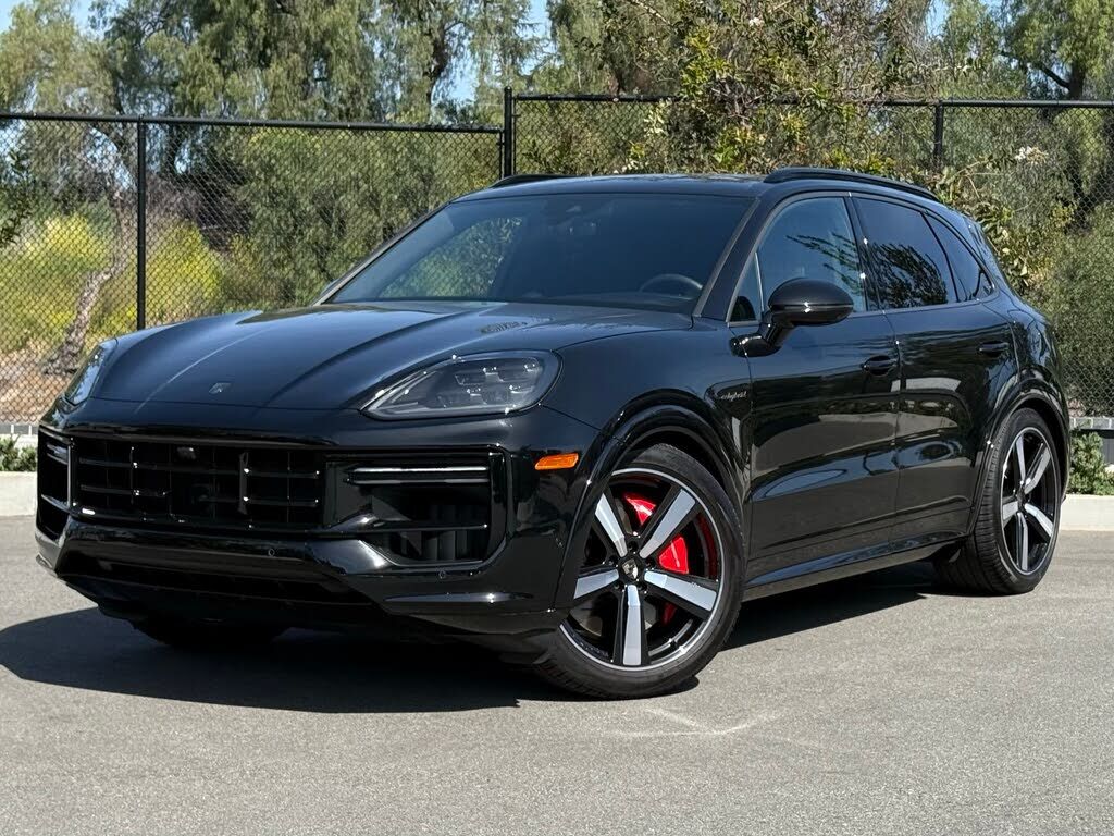 2025 PORSCHE Cayenne