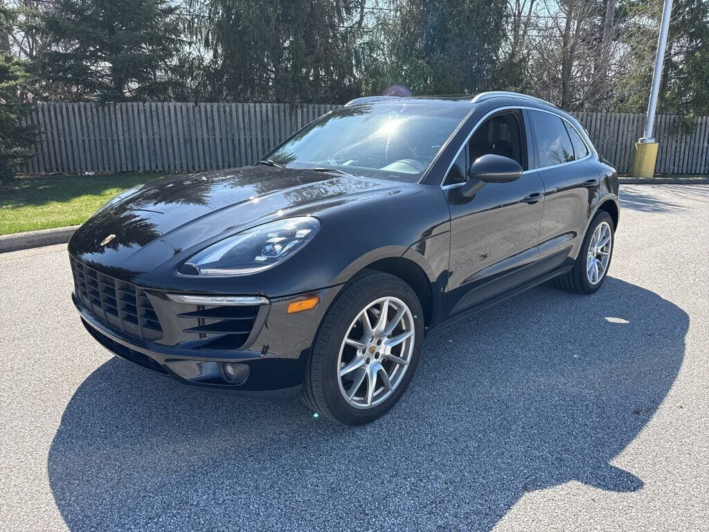 2016 PORSCHE Macan