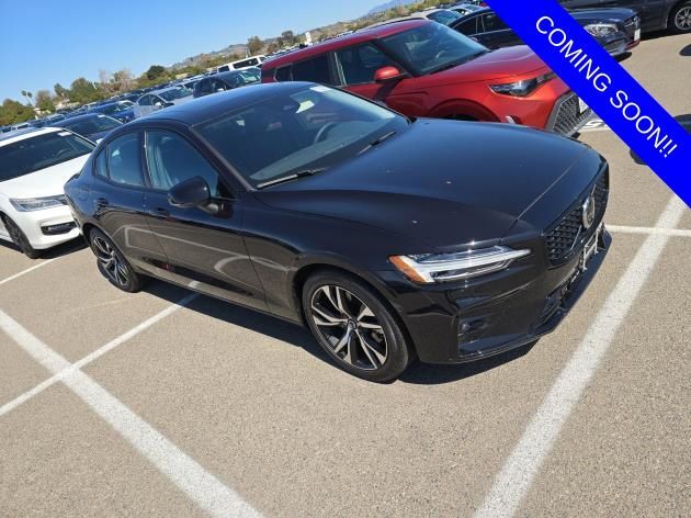 2025 VOLVO S60