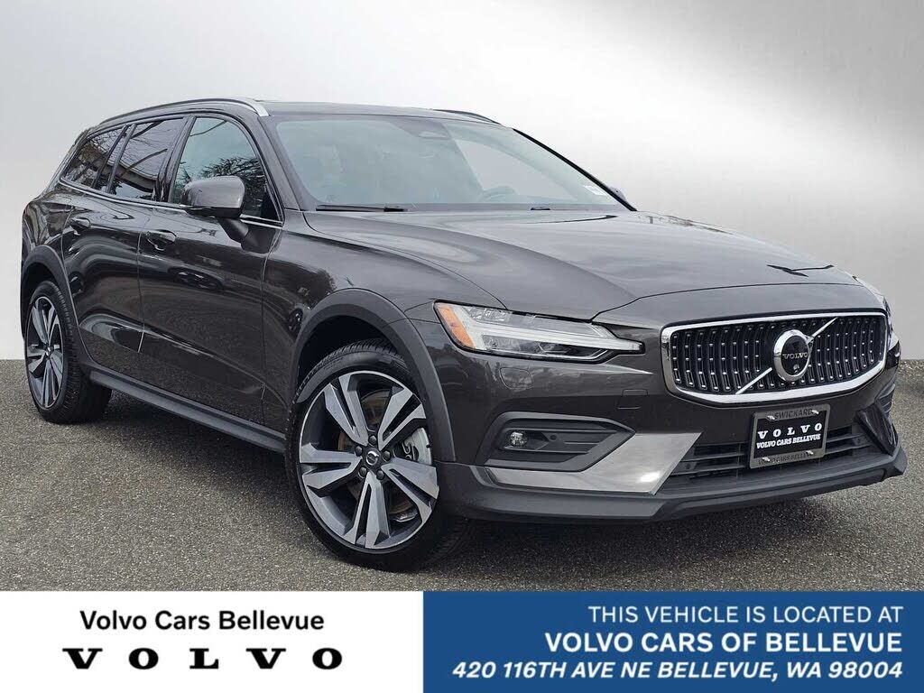 2025 VOLVO V60CC