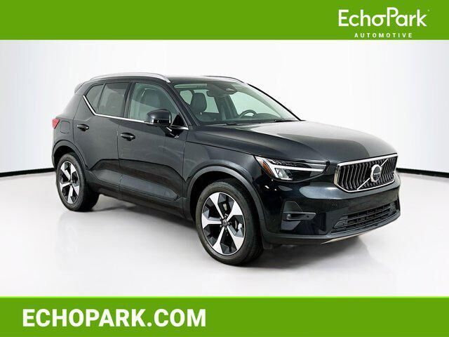 2025 VOLVO XC40