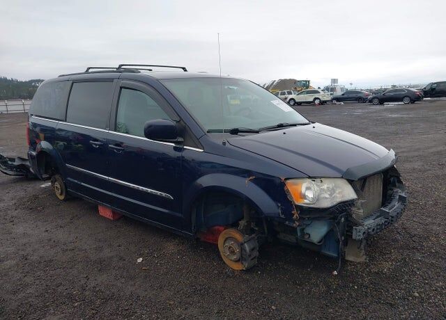2013 CHRYSLER Town and Country