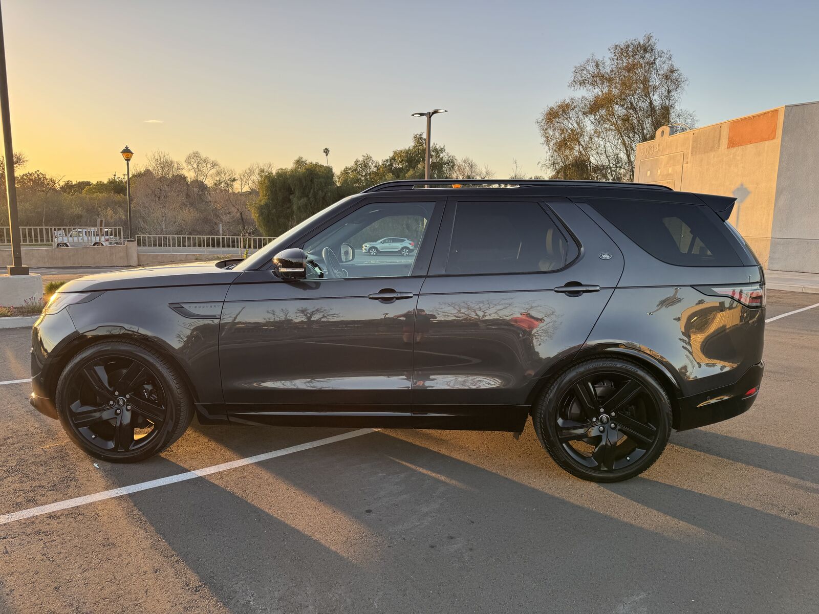 2024 LAND ROVER Discovery