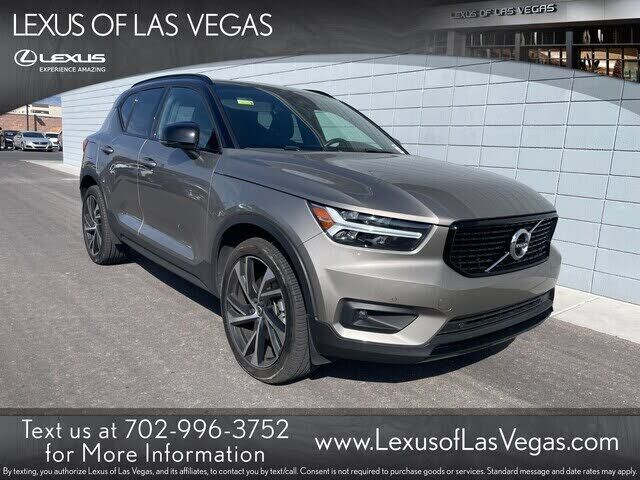 2022 VOLVO XC40