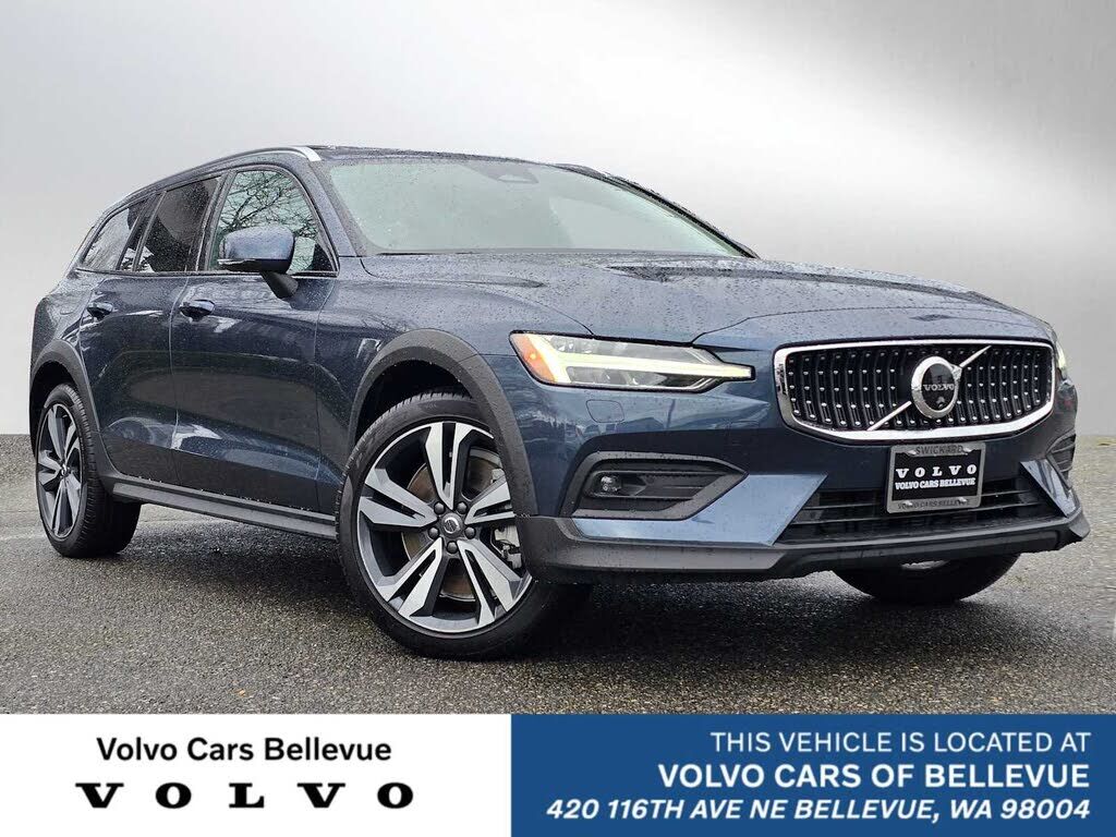 2025 VOLVO V60CC