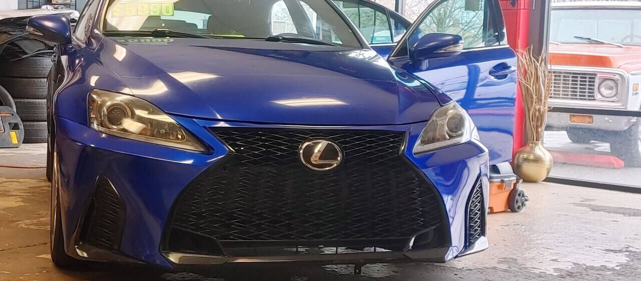 2011 LEXUS IS