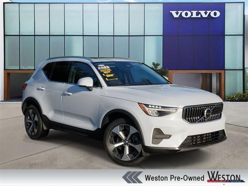 2024 VOLVO XC40