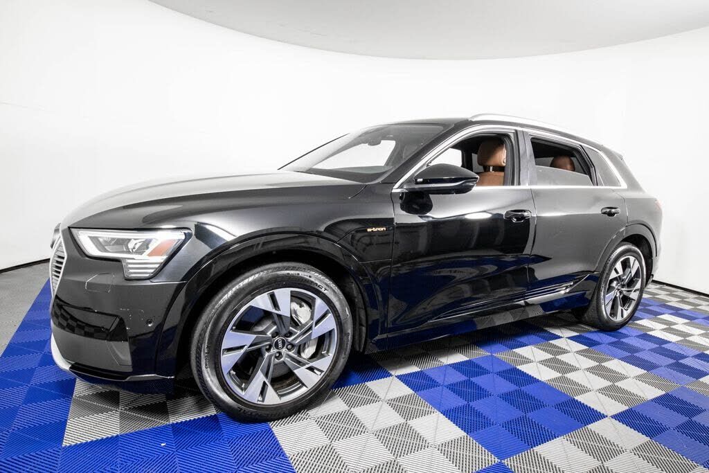 2022 AUDI e-tron