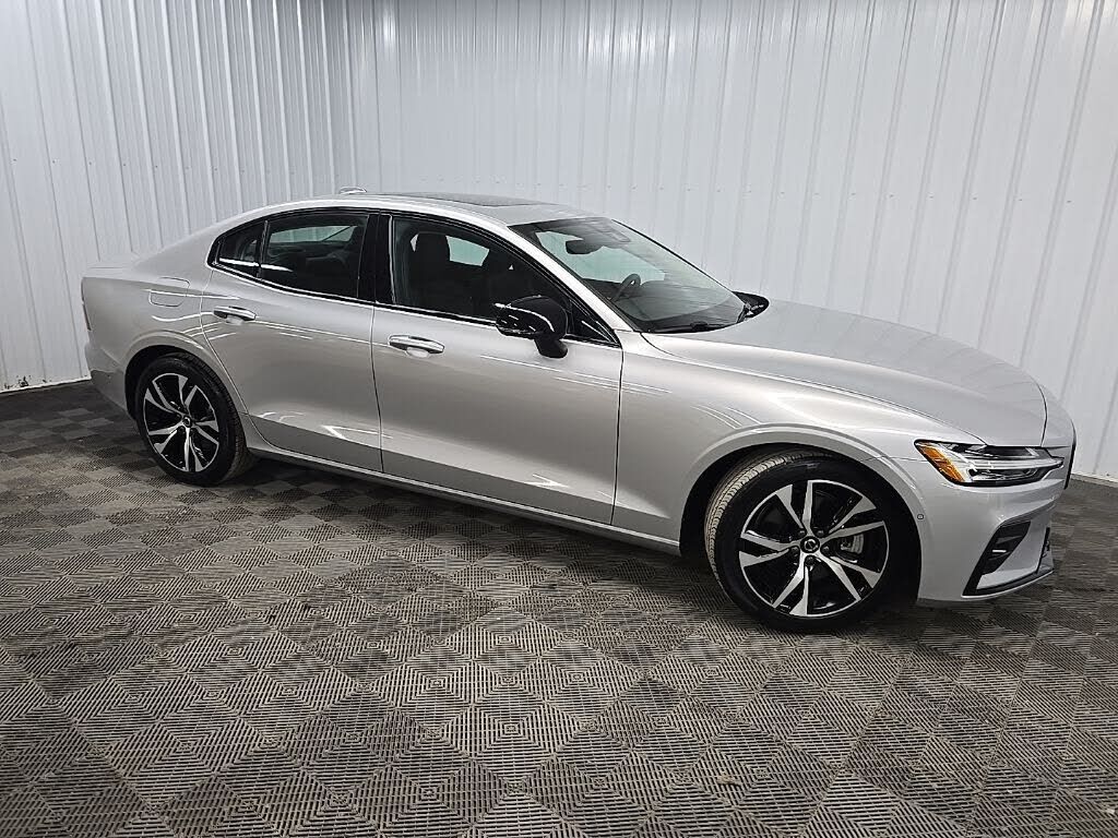 2024 VOLVO S60