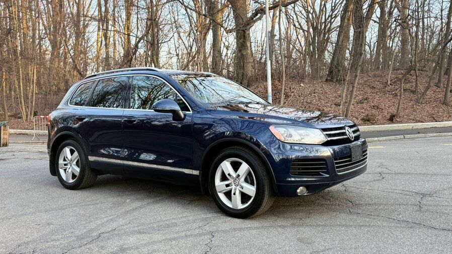 2013 VOLKSWAGEN Touareg