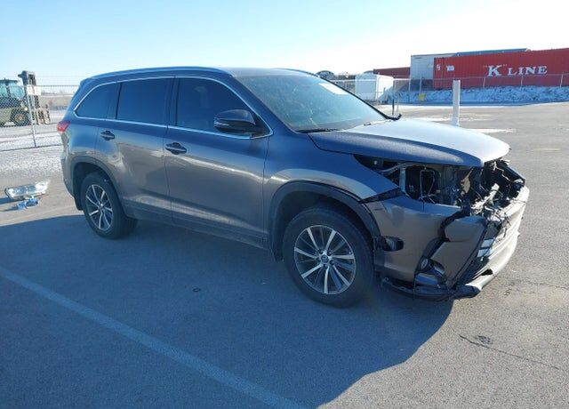 2017 TOYOTA Highlander