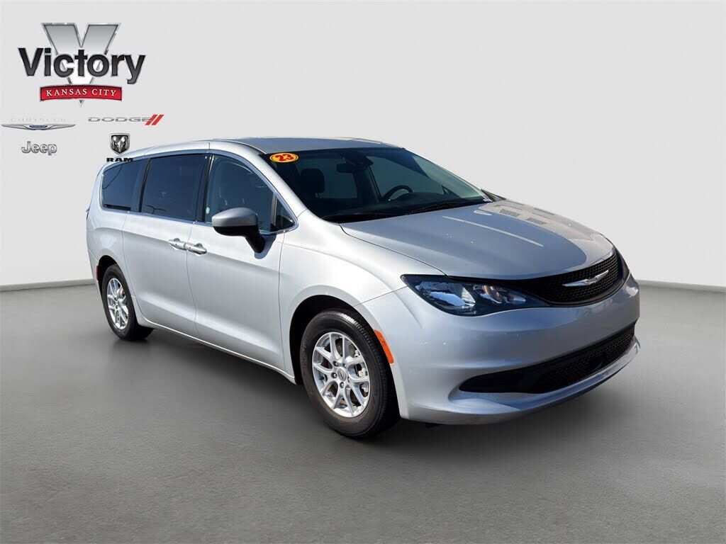 2023 CHRYSLER Voyager