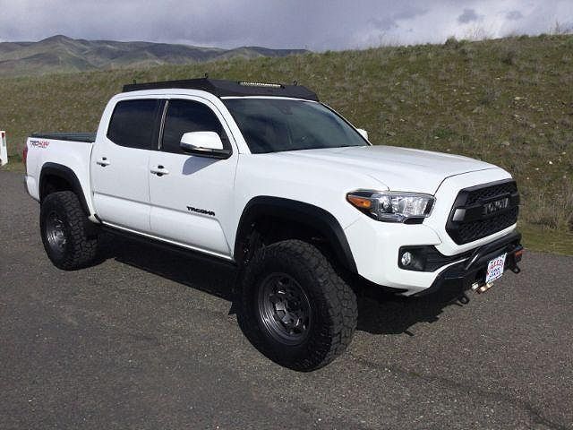 2018 TOYOTA Tacoma