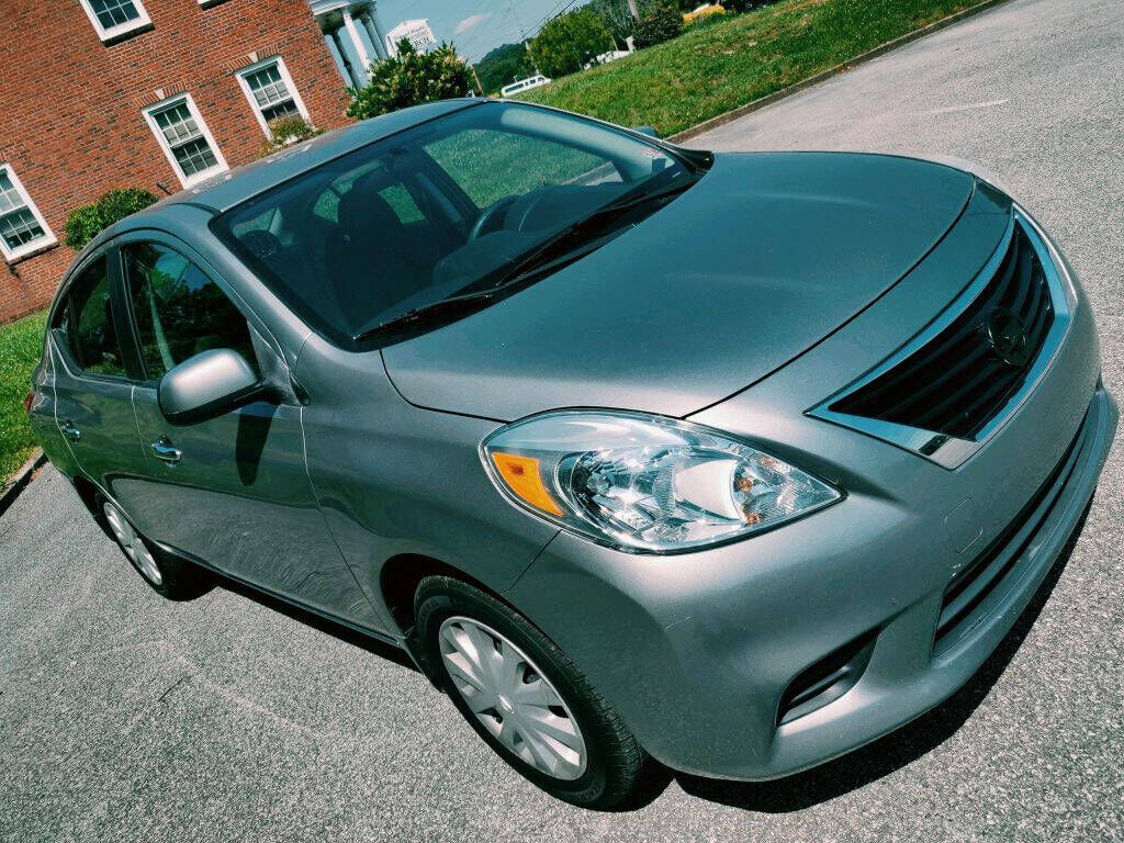 2012 NISSAN Versa