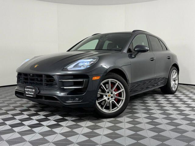 2017 PORSCHE Macan
