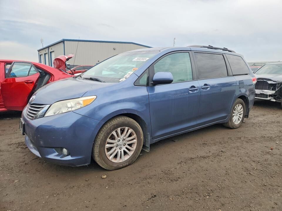 2014 TOYOTA Sienna