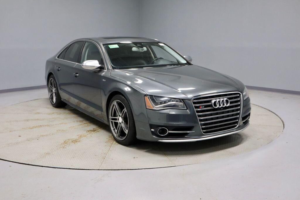 2013 AUDI S8