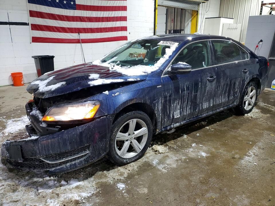 2014 VOLKSWAGEN Passat