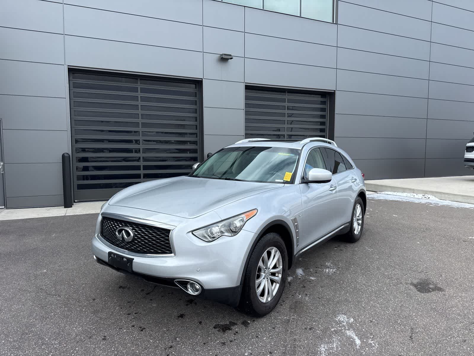 2017 INFINITI QX70