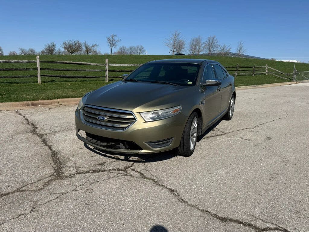 2013 FORD Taurus
