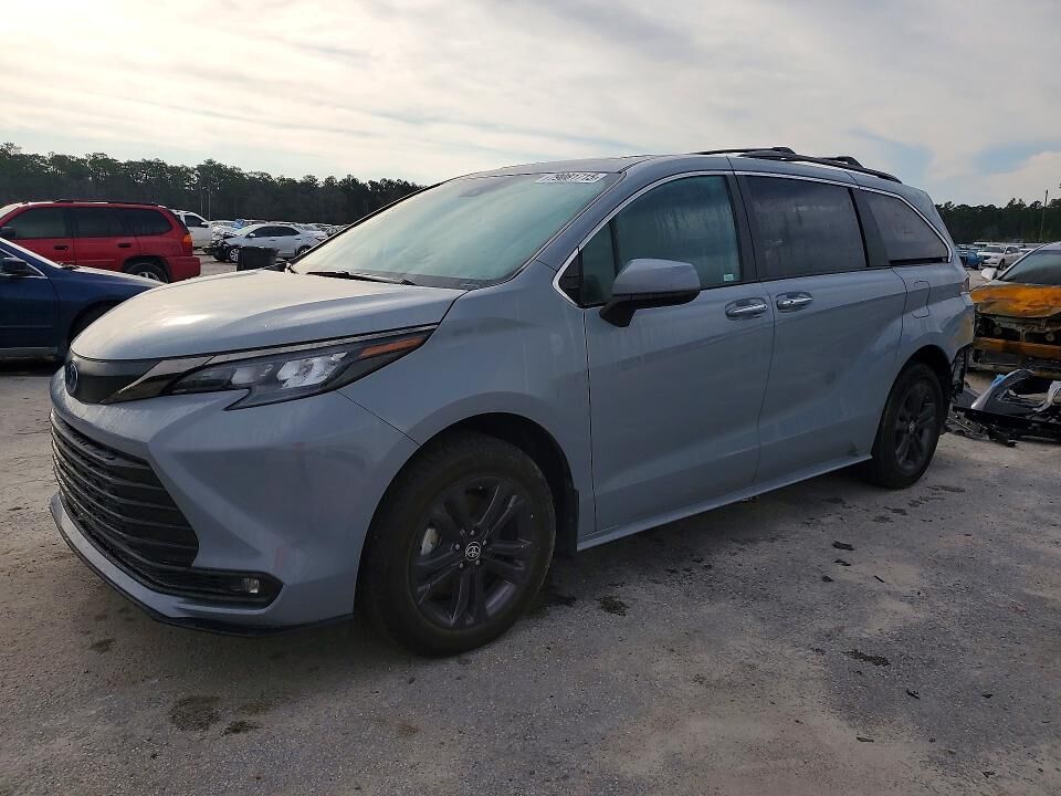 2024 TOYOTA Sienna