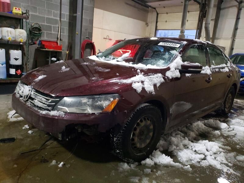 2013 VOLKSWAGEN Passat