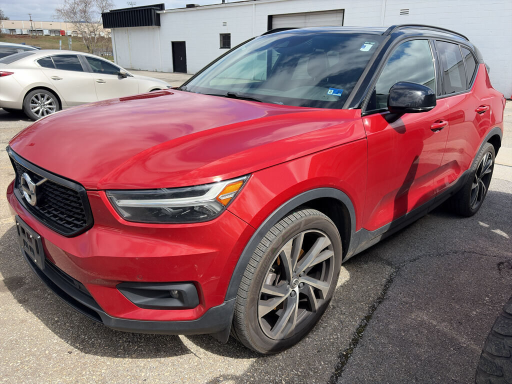 2021 VOLVO XC40