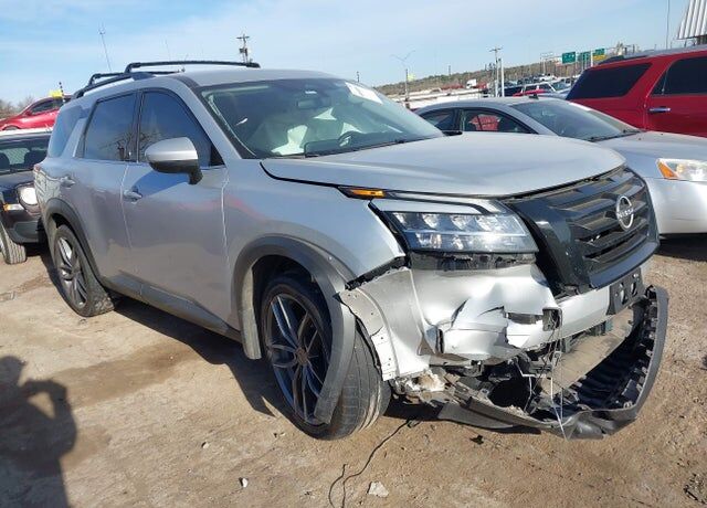 2022 NISSAN Pathfinder