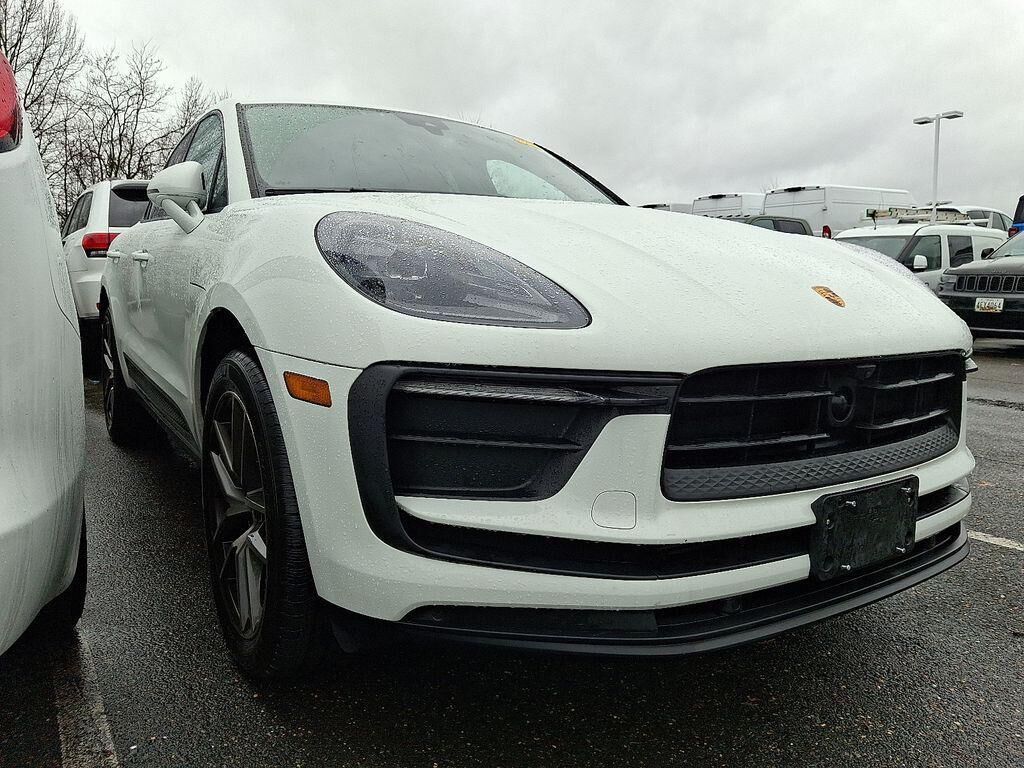 2023 PORSCHE Macan