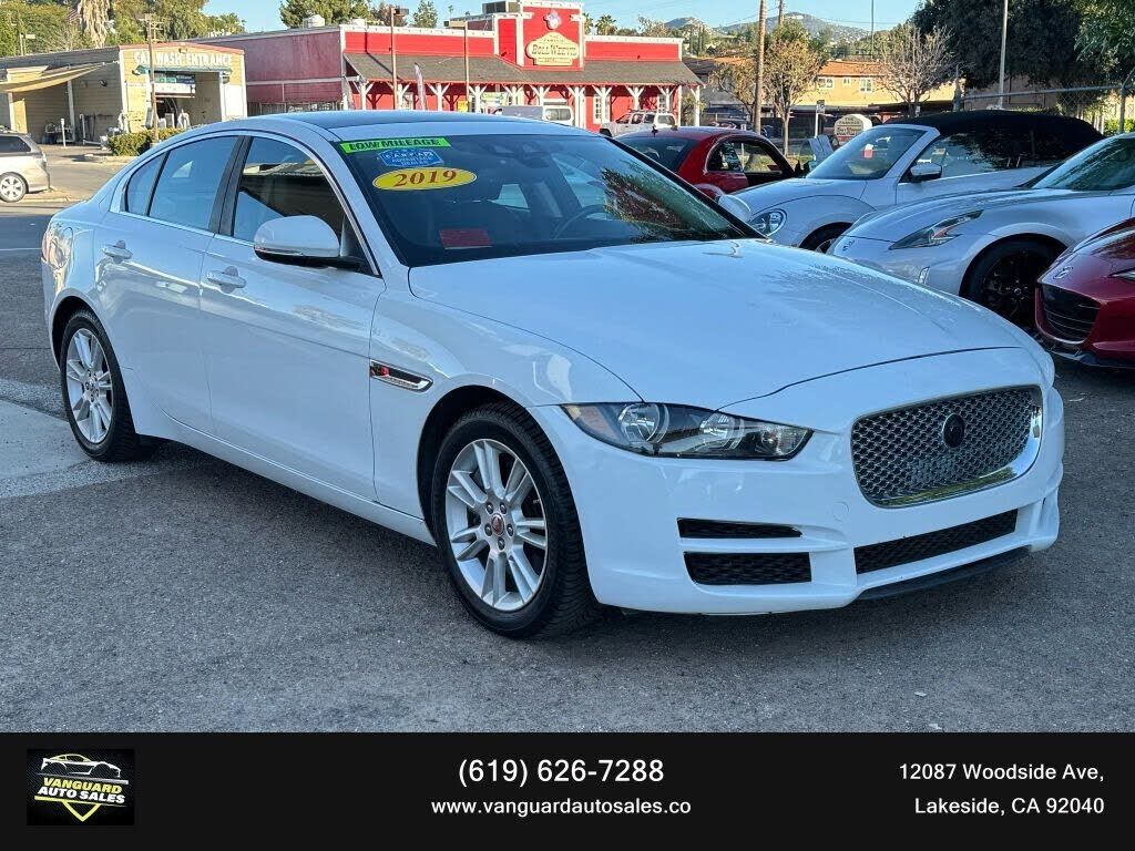 2019 JAGUAR XE