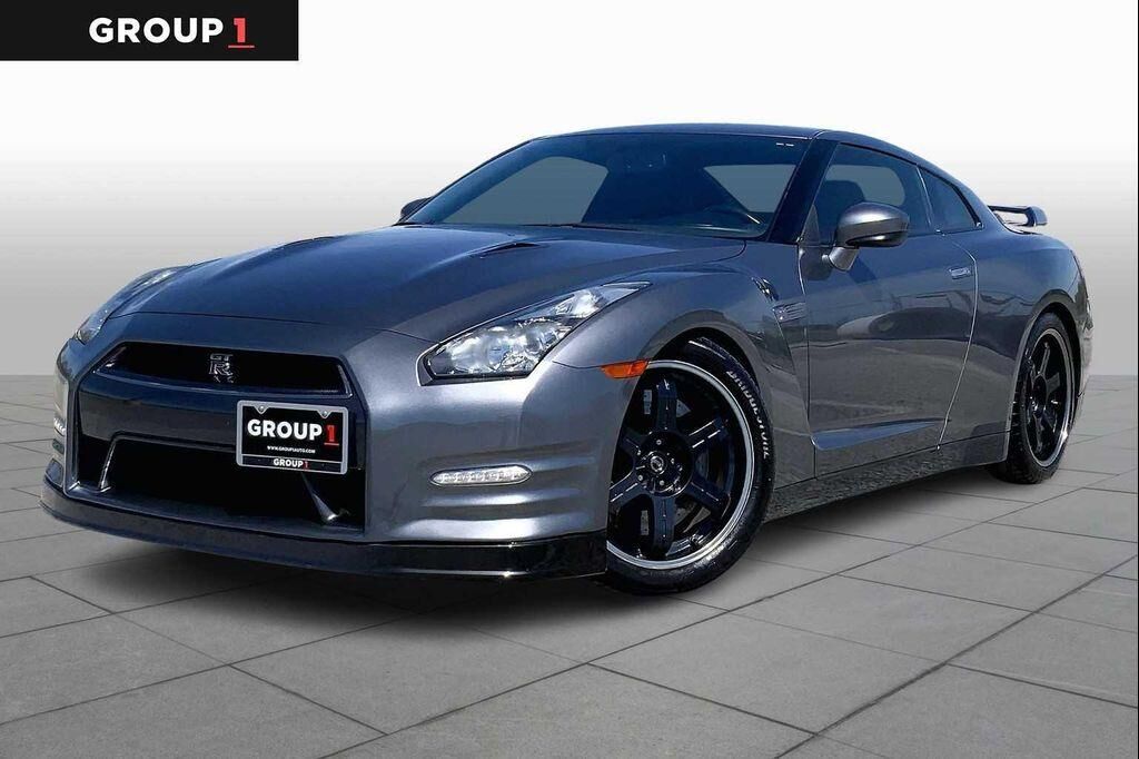 2012 NISSAN GT-R