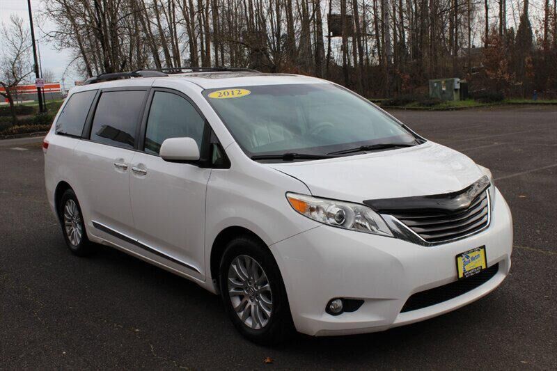 2012 TOYOTA Sienna