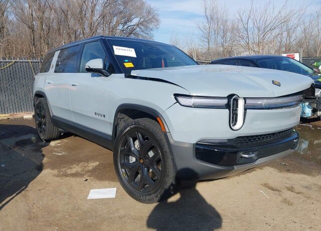 2025 RIVIAN R1S