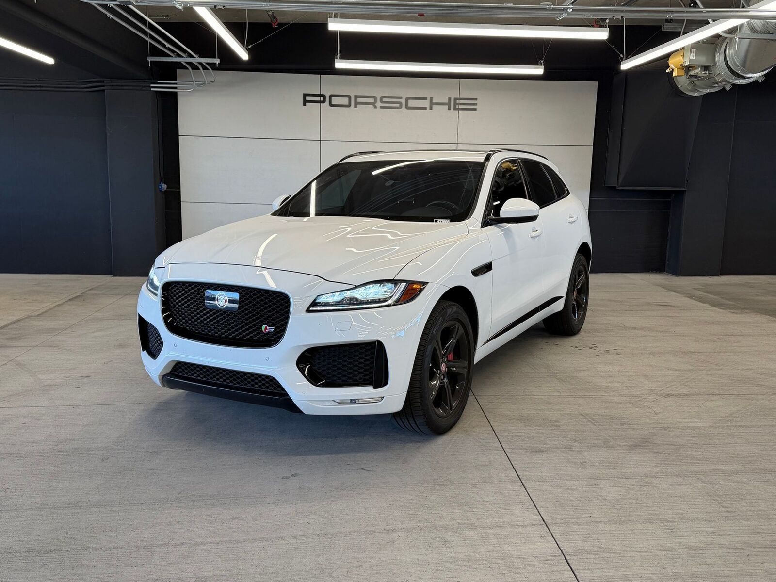 2019 JAGUAR F-Pace