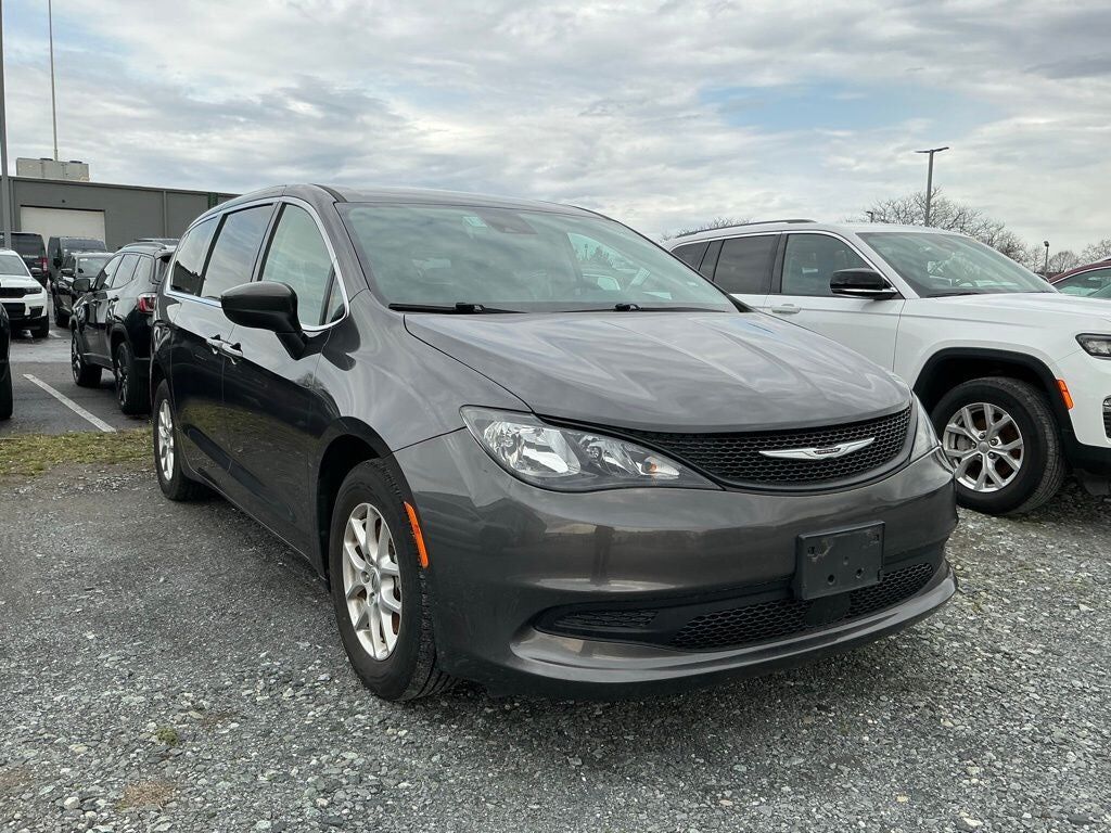 2023 CHRYSLER Voyager