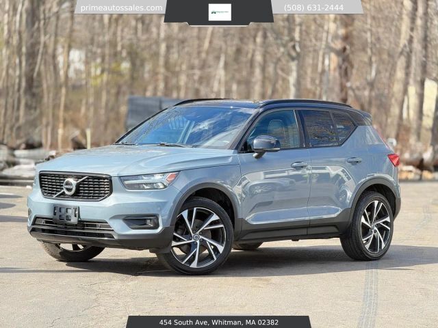 2021 VOLVO XC40