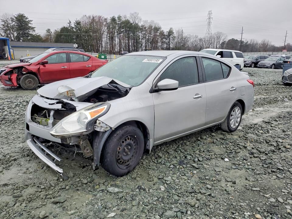 2016 NISSAN Versa