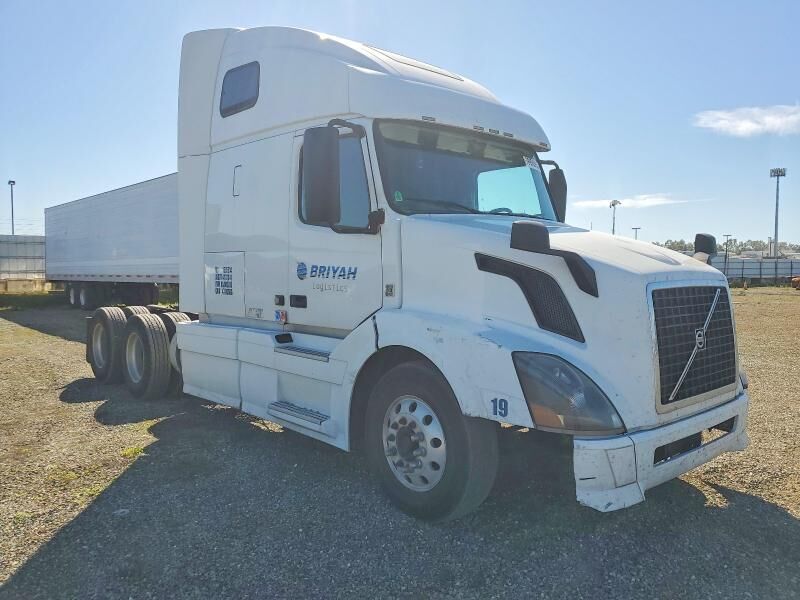 2014 VOLVO TRUCK VNL
