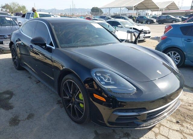 2018 PORSCHE Panamera