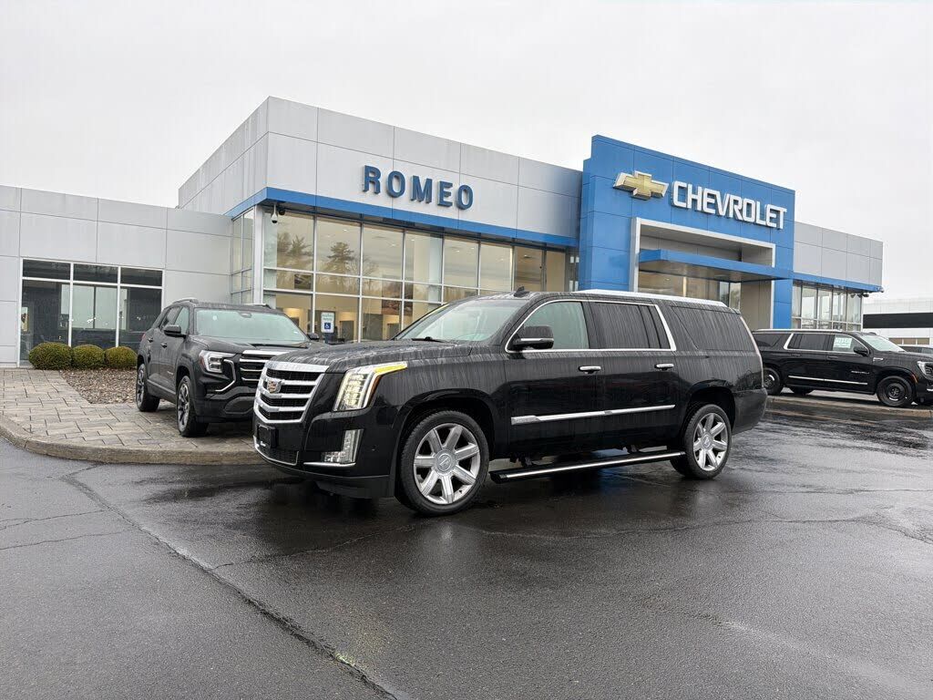 2017 CADILLAC Escalade ESV