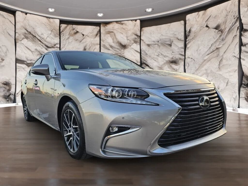 2018 LEXUS ES